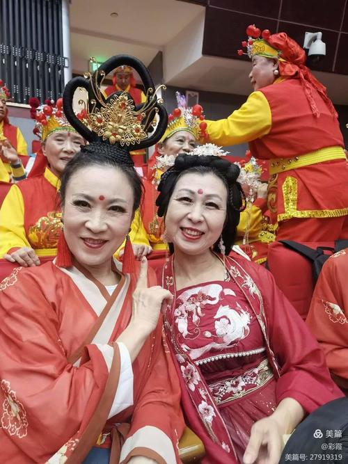 萍荷雅韵艺术团惊艳亮相济南百姓大舞台五周年庆典 汉服秀《礼仪》彰显中华风骨